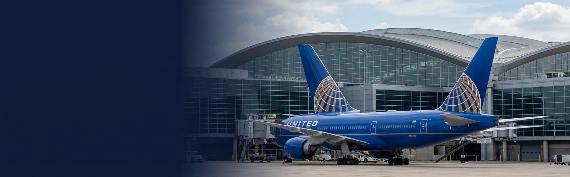 United Airlines aircraft at terminal - baggage compensation guide